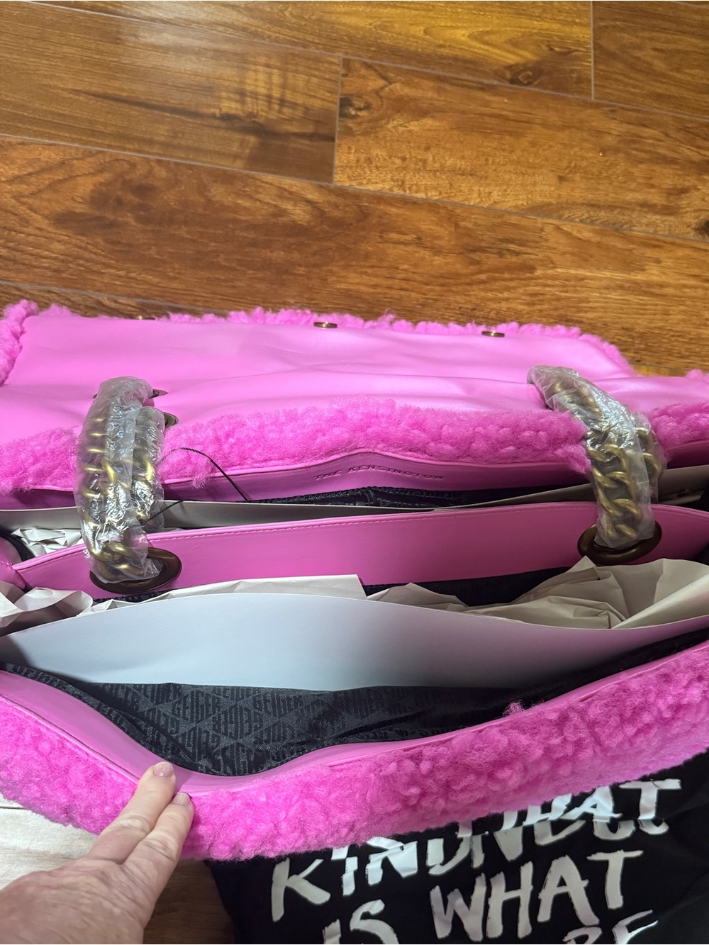 Kurt Geiger MACRO KENSINGTON BAG Pink Faux Shearling, Large!! NWT! - Picture 14 of 16